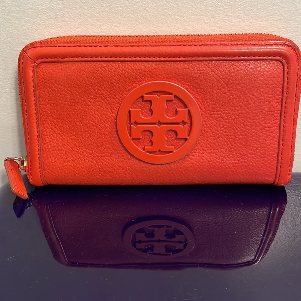 Tory Burch Zip around wallet, orange pebbled leather in excellent condition! - Picture 2 of 7